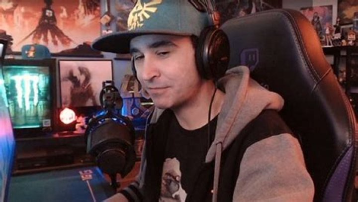 Summit1g accuses Twitch hot tub streamers of abusing the ASMR category: 