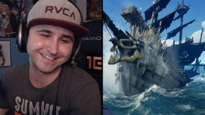Summit1g defeats Sea of Thieves Skeleton Ship without firing a single shot