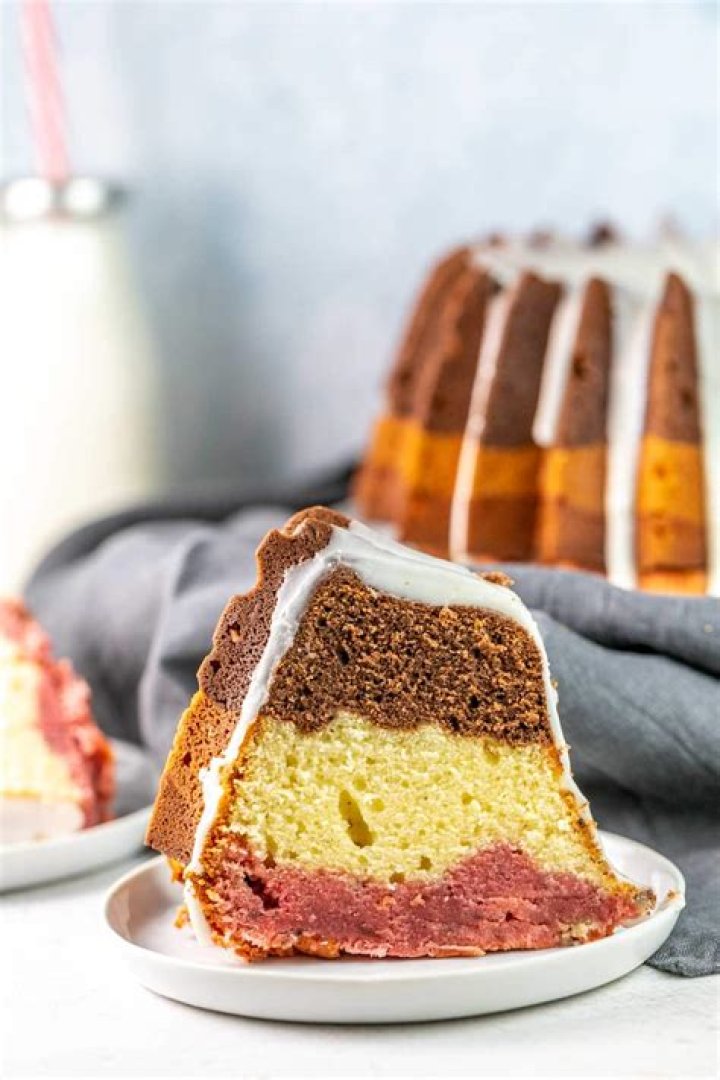 	Sunrise city manager keeps job despite dust-up over Bundt cake	