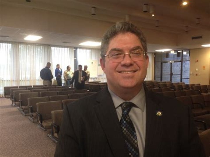 	Sunrise names longtime employee as new city manager	
