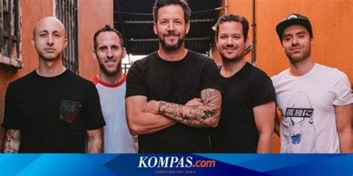 Terlibat Skandal dengan Wanita, David Desrosiers Mundur dari Simple Plan