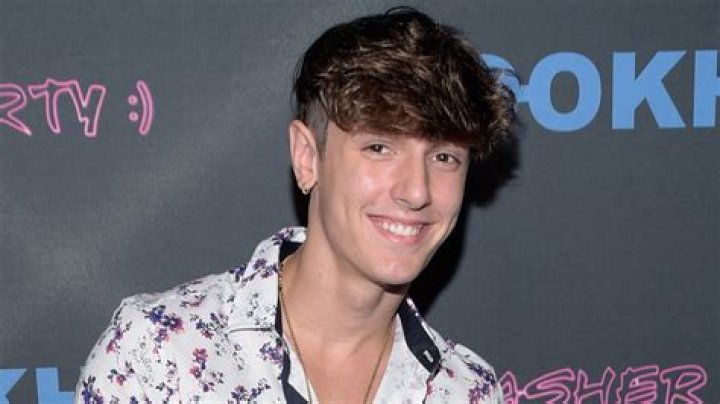 TikTok star Bryce Hall trends on Twitter after critics claim he's 