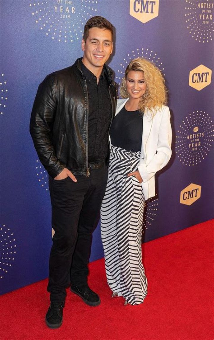 Tori Kelly and André Murillo Net Worth and Age Difference: Who Is Richer and Older? Details About The Couple