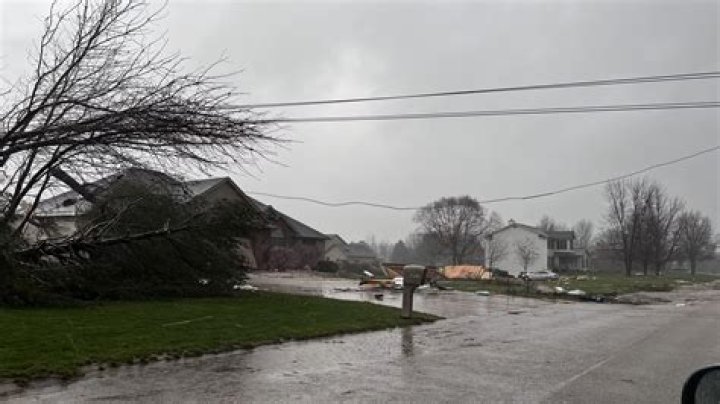 	Tornadoes lash north central Illinois; 1 dead, damage widespread	