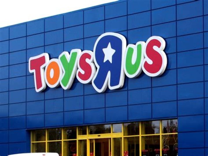 Toys 'R' Us is coming back. Soon, it'll be almost everywhere