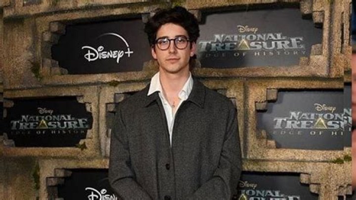 Uncovering The Dynamics Of Milo Manheim's Relationships