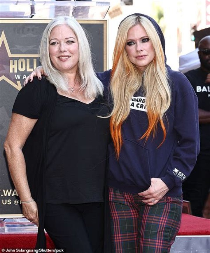 Unveiling Avril Lavigne's Family Life: Does She Have Kids?