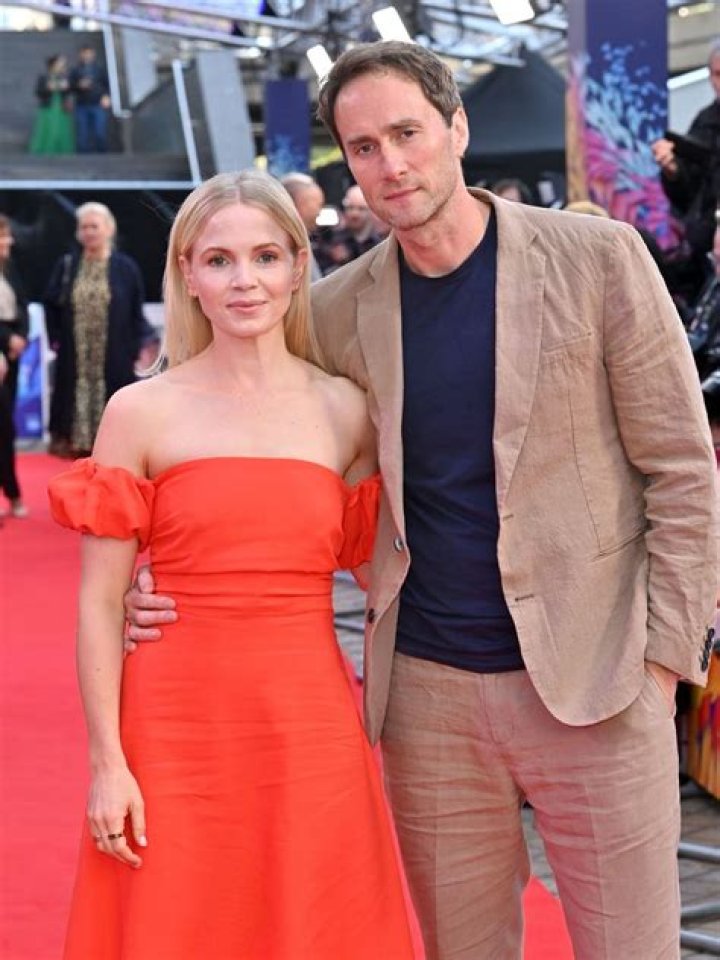 Unveiling The Enigma: Who Is Kate Phillips' Husband?
