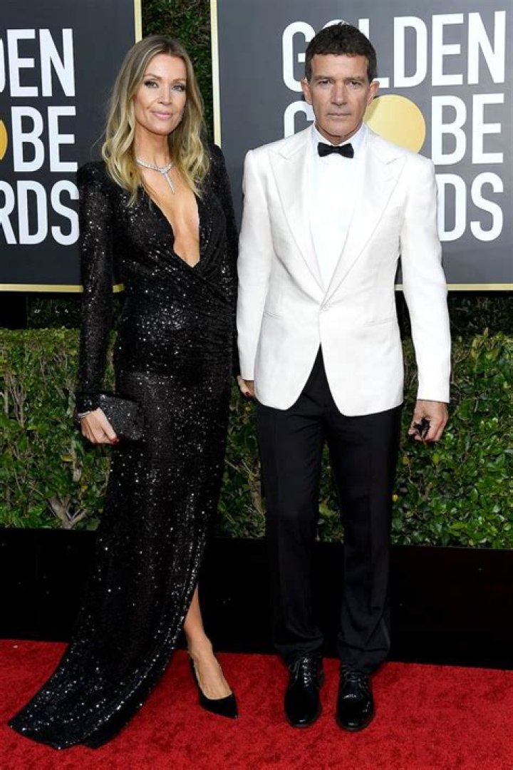 Unveiling The Romance: Who Is Antonio Banderas Dating?