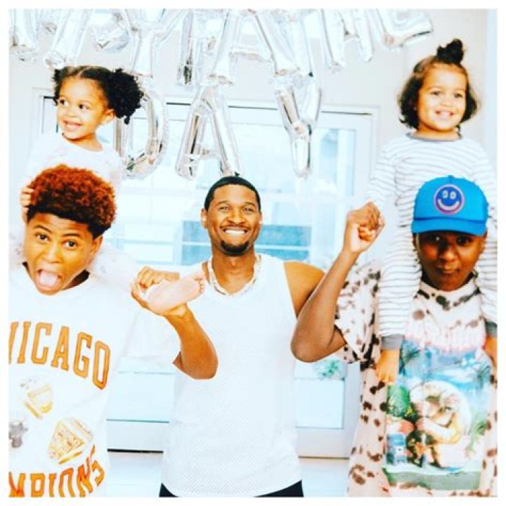 USHER POSES IN SWEET PHOTOS WITH HIS GIRLFRIEND AND KIDS