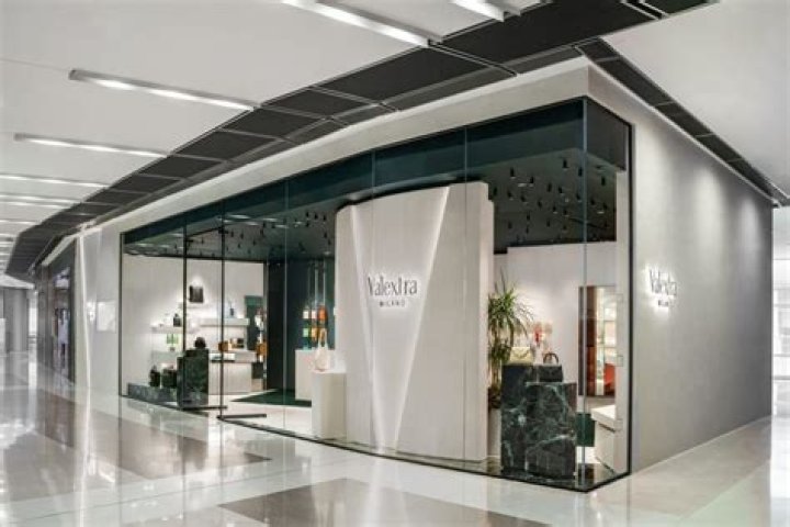 Valextra's IFC store gets a new window display inspired by the brand's collaboration with designer Martino Gamper