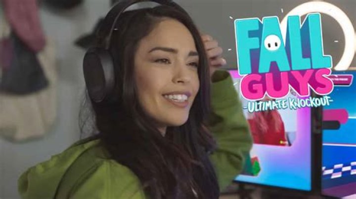 Valkyrae and Courage appear in zany new Fall Guys trailer