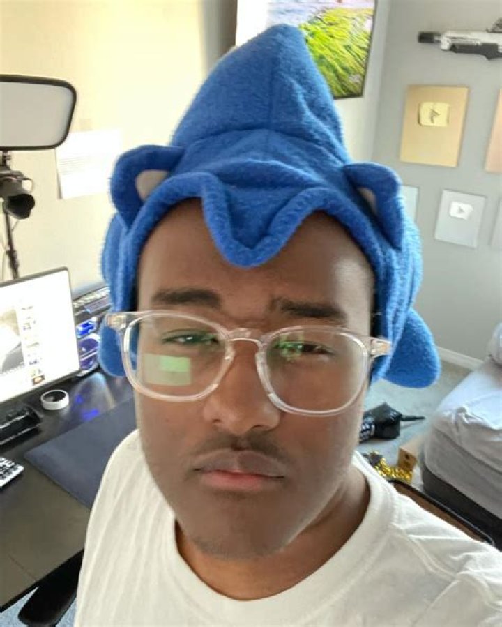 What Is The Youtuber Twomad Ethnicity? Religion & Race