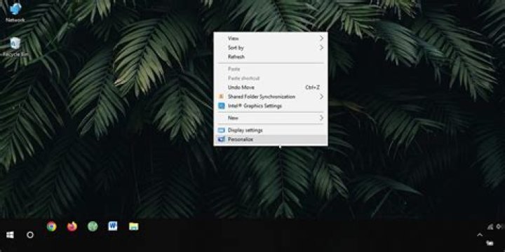 Where Does Windows 10 Stores Its Default Wallpapers and Lock Screens?