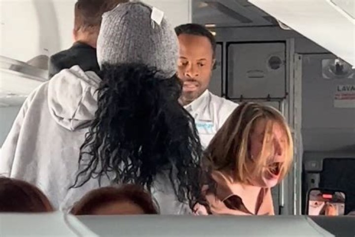 Woman has meltdown on Frontier Airlines flight