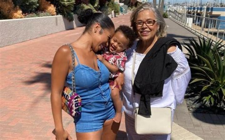 Yasmine Lopez Biography, Age, Son, Boyfriend, Net worth