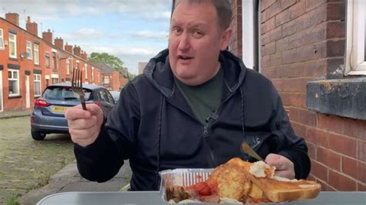 YouTuber goes viral for reviewing Grandma who sells breakfast from her kitchen